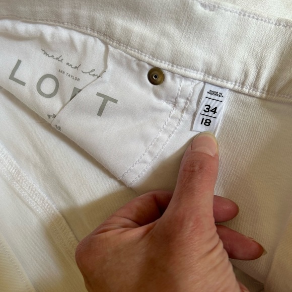LOFT White Stretch Jean Shorts - Picture 3 of 5